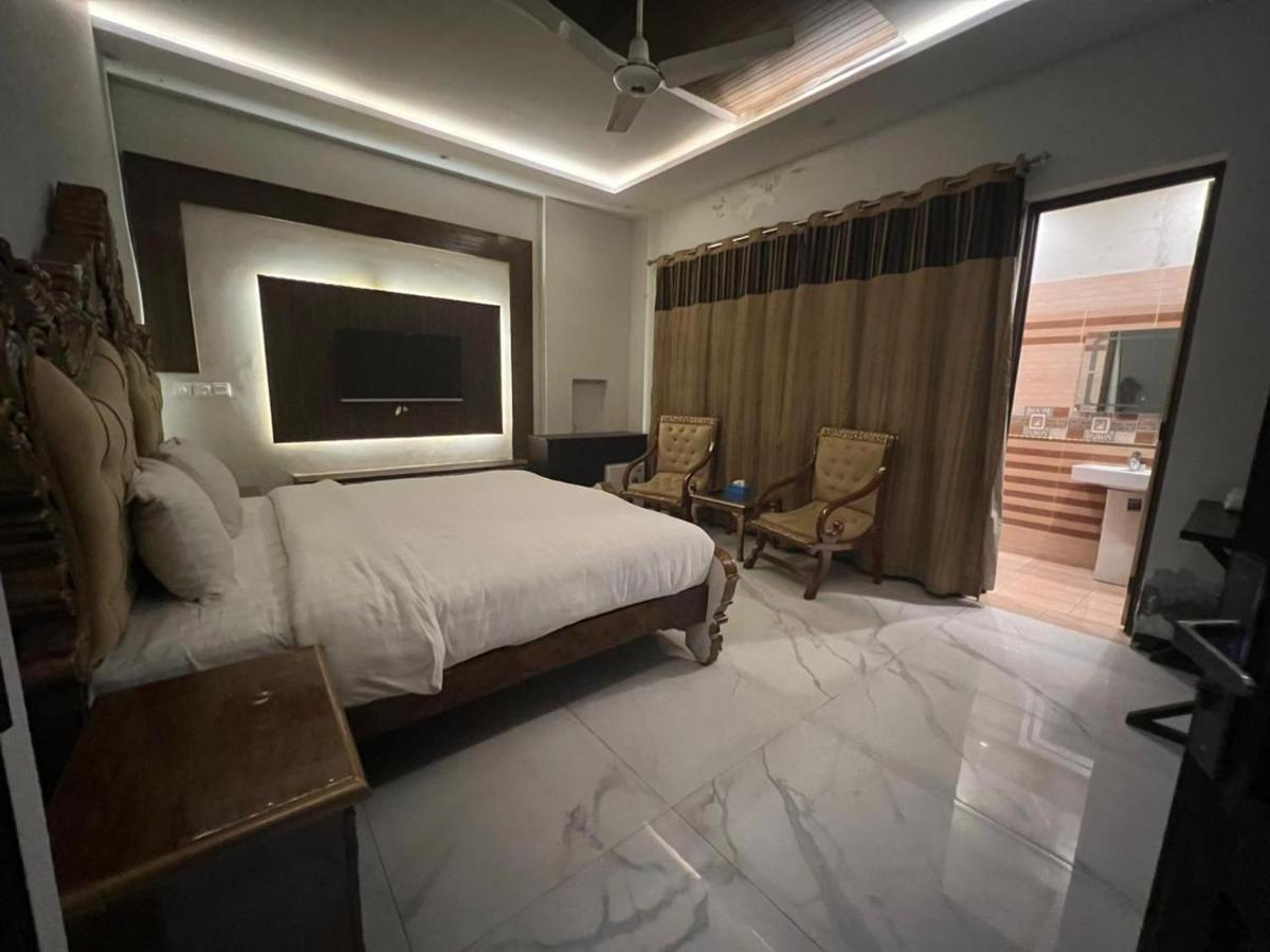 Palm Tree Hotel Lahore Buitenkant foto