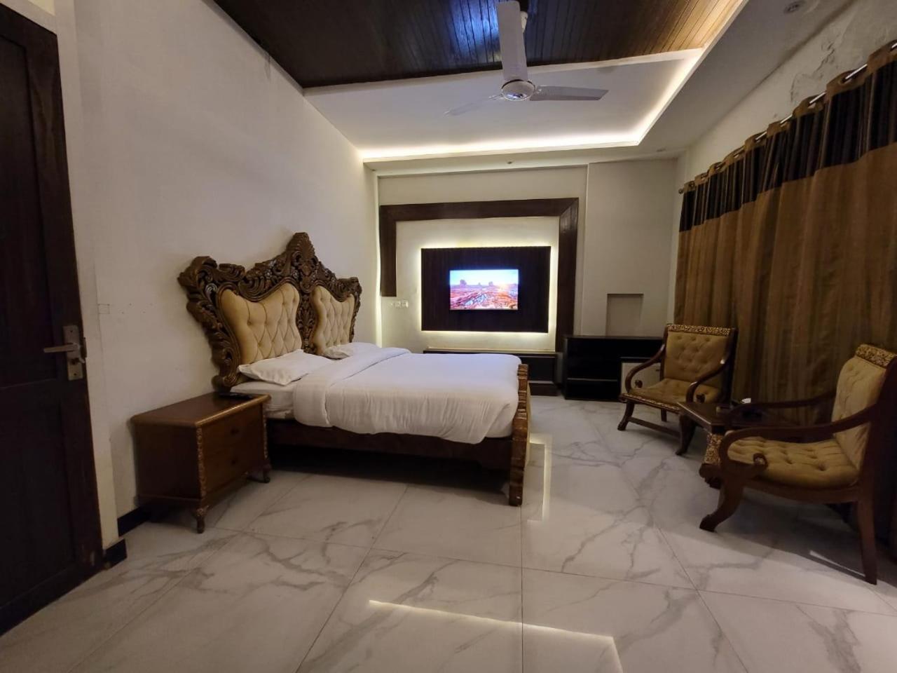 Palm Tree Hotel Lahore Buitenkant foto