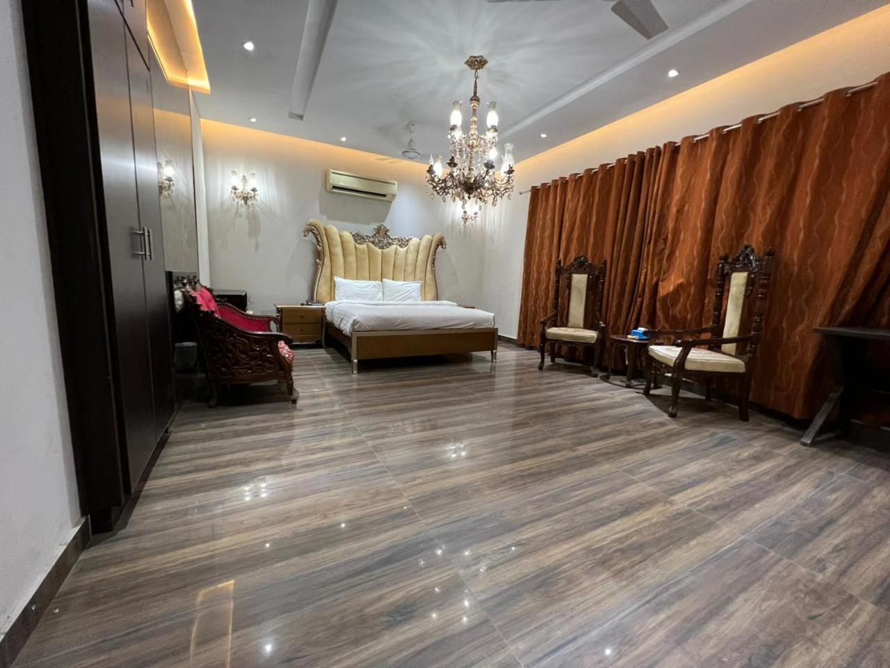 Palm Tree Hotel Lahore Buitenkant foto